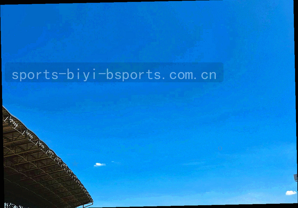 胶囊筛选器、联赛标签与赛程卡片组合而成的界面示意图，青色与橙色标签分层排列